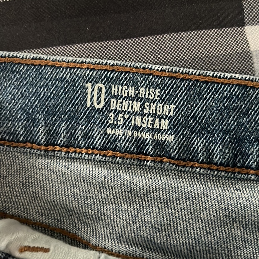 Women’s Ana Denim Shorts! - Picture 3 of 3